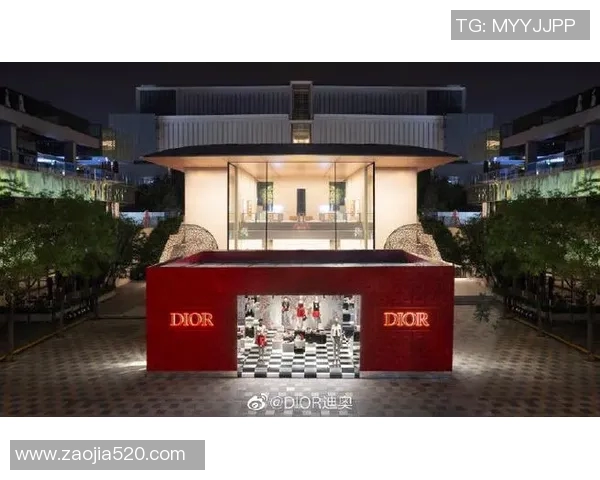 足球明星主题双层蛋糕打造梦幻氛围感尽享甜蜜时刻